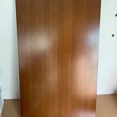 ブラウンのダイニングテーブル(160cm×90cm)の画像
