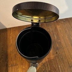 ゴミ箱の画像