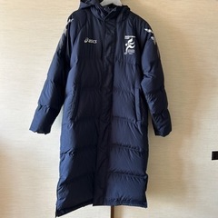 アシックスのOFFICIALベンチコート