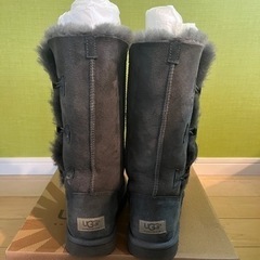 UGG アグ ベイリーボタン トリプレット　ムートンブーツ 23cmの画像