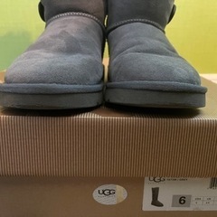 UGG アグ ベイリーボタン トリプレット　ムートンブーツ 23cmの画像