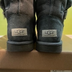 UGG アグ ベイリーボタン トリプレット　ムートンブーツ 23cmの画像