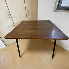ニトリのダイニングテーブル