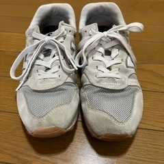 ニューバランス　スニーカー　25.5センチ　グレーの画像