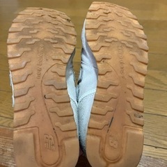 ニューバランス　スニーカー　25.5センチ　グレーの画像