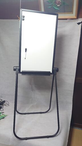 【中古品】『手軽な案内板としても❗』イーサプライ ホワイトボード 折りたたみ 両面 スタンド 脚付き マグネット 高さ調節 縦型 回転 イーゼル Zoom セミナー EEX-W