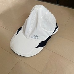 テニスウェア＆帽子の画像