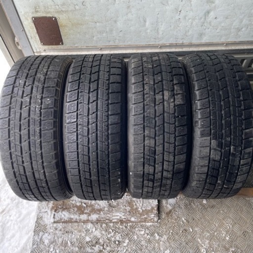 バリ山　GOODYEAR グッドイヤー　ICENAVI7 215/50R17 スタッドレス　タイヤ　2017年製　17インチ