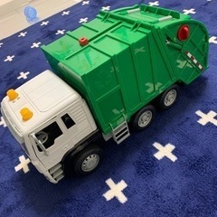 ごみ収集車 - 2 ゴミ箱　1 ほうき