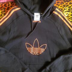 adidasラインパーカー