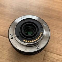 OLYMPUS パンケーキレンズ M.ZUIKO DIGITAL 17mm F2.8 ブラックの画像