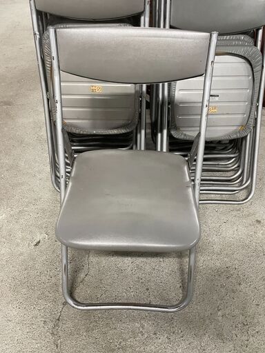 【オフィス家具】パイプ椅子 折りたたみ椅子 グレー 22脚 まとめて 大特価 早い者勝ち 引取歓迎 配送OK