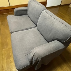 取引中IKEAファブリック2人掛けソファの画像