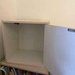ホワイトカラーボックス扉つきの画像