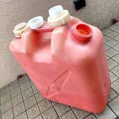 【取引中】古い灯油ポリタンク取来人にあげますの画像