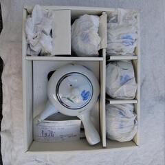 急須と湯呑み茶碗のセット（新品未使用）の画像