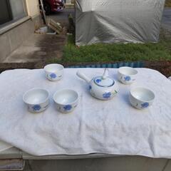 急須と湯呑み茶碗のセット（新品未使用）の画像