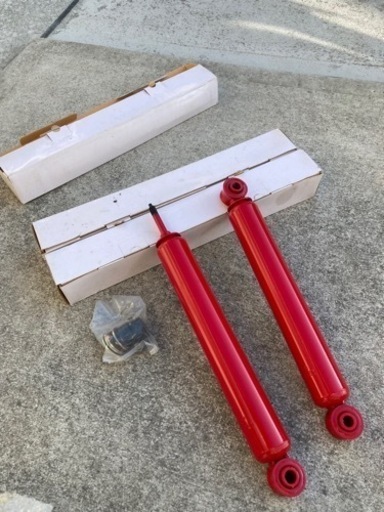 JB23ジムニー用ショックアブソーバー未使用品　１台分