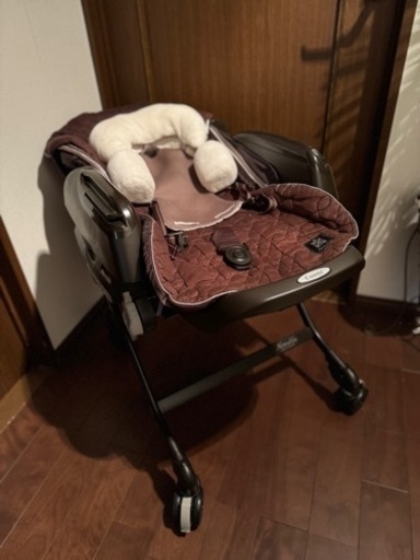 【商談中】コンビ　ネムリラ　電動　ハイローチェア　オートスウィング　ベビーベッド