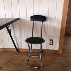 折りたたみイスの画像