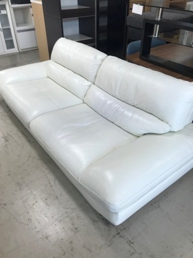 取引場所　南観音　K 2401-121 3人掛けソファ　白　汚れ　キズあり　ソファ下脚外れます