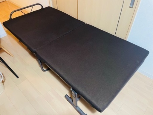 値下げ致しました！【新生活歓迎】折りたたみシングルベッド(引取り可能な方値下げ致します)