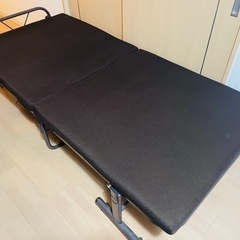 値下げ致しました！【新生活歓迎】折りたたみシングルベッド(引取り可能な方値下げ致します)