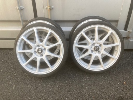 タイヤ付きホイル