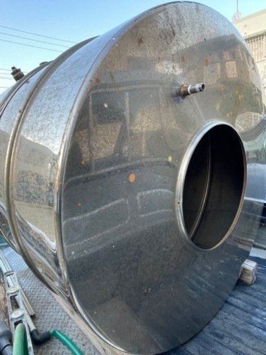 ステンレスタンク　8000円