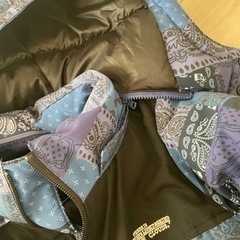 BREEZE ペイズリー柄ダウンジャケット 130cmの画像