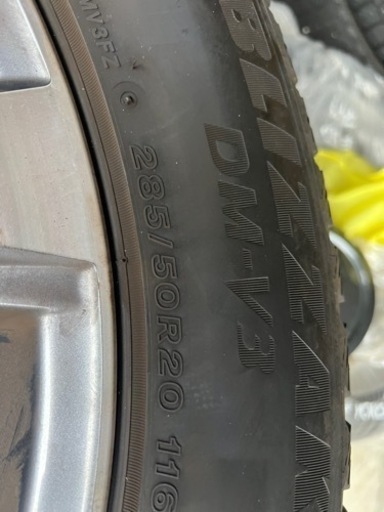 ランドクルーザー200  アルミホイールスタッドレスタイヤセット