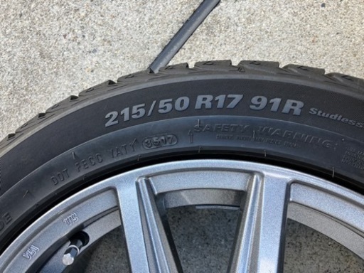 215/50R17バリ山スタッドレスタイヤ付きホイール4本　プリウスアルファ等　ランクA