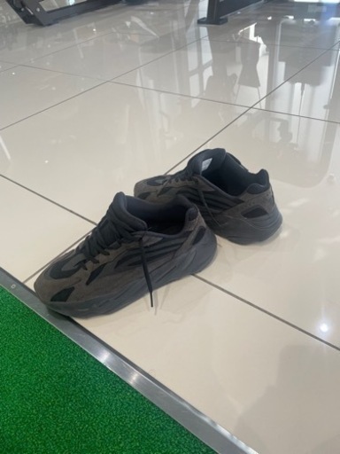 アディダス イージーブースト 700