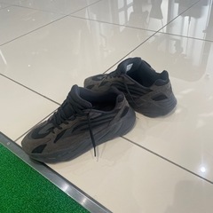 アディダス イージーブースト 700 