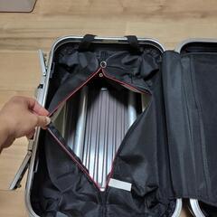 旅行用バック　プラスチック製　壊れにくいの画像