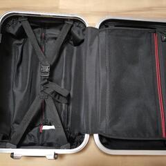 旅行用バック　プラスチック製　壊れにくいの画像