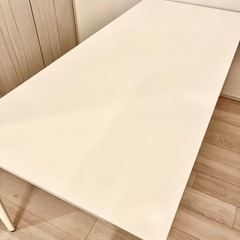 ※値下げしました【目立ったキズ・汚れなし】BoConceptダイニングテーブルの画像
