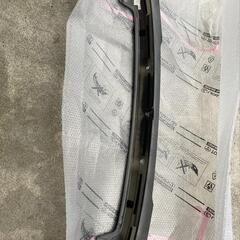 最終　美品　新型デリカD5　テールゲートスポイラー　の画像