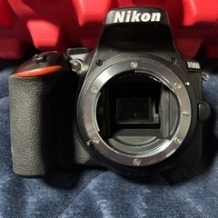 Nikon D5600ダブルズームキット（本体のみ可）