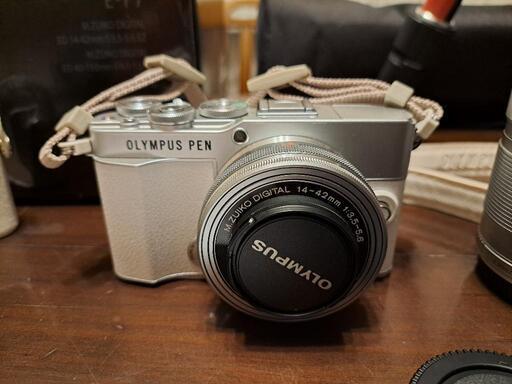 OLYMPUS PEN E-P7(ホワイト) ダブルズームキット「再々」値下げしました！　ほぼ新品！おまけ多数！