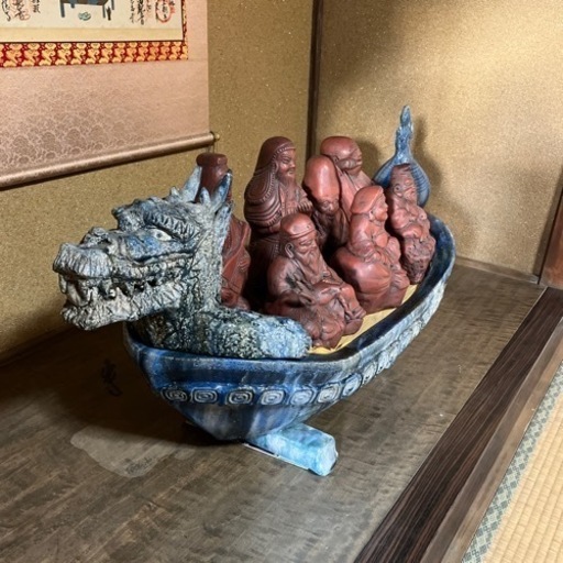 七福神が龍に載った置物