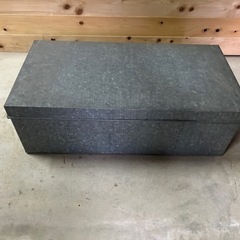 ブリキ　衣装ケース