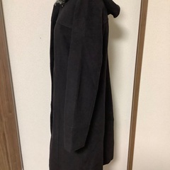 黒フード付コートの画像