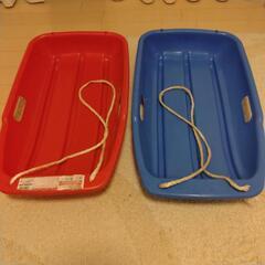 ソリ(そり) 赤と青 2つの画像