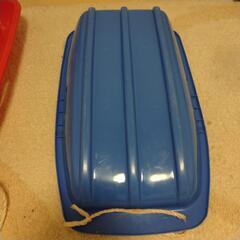 ソリ(そり) 赤と青 2つの画像