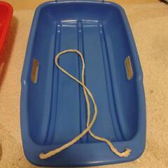 ソリ(そり) 赤と青 2つの画像