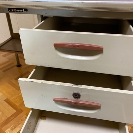 受け渡し予定者決まりました 差し上げます スチール製学習机