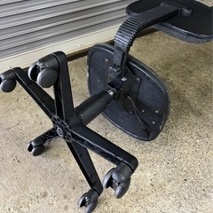 一般的なオフィスチェアの画像