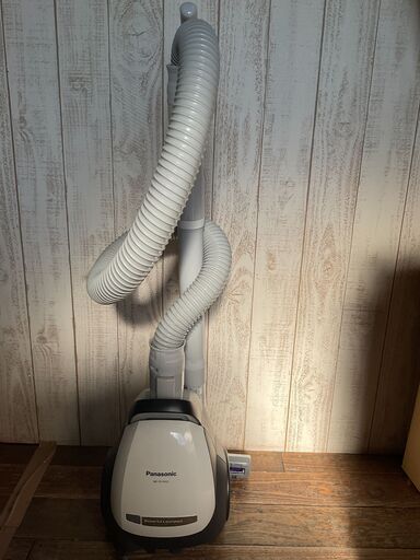 Panasonic　紙パック式クリーナー　MC-PL15AE1-W　2014年製　強力吸引580W