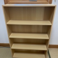 ナチュラル色の棚
